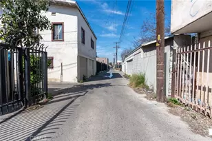 1217 W 39th St, Los Angeles, CA 90037 - Photo 11