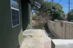 586 W 1st St, San Pedro, CA 90731 - Photo 5