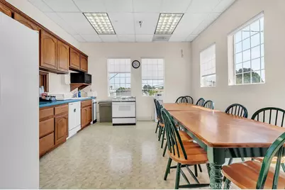 16600 Woodruff Avenue, Bellflower, CA 90706 - Photo 11