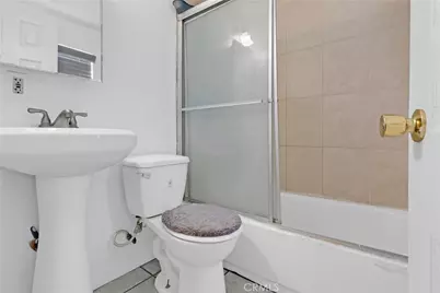 8810 Menlo Avenue, Los Angeles, CA 90044 - Photo 19