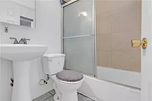 8810 Menlo Ave, Los Angeles, CA 90044 - Photo 19