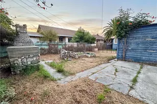 214 E 56th St, Los Angeles, CA 90011 - Photo 13