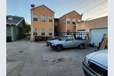 1079 Leighton, Los Angeles, CA 90037 - Photo 3