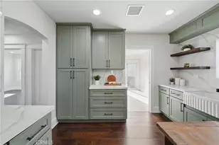 2111 S Bronson Ave, Los Angeles, CA 90018 - Photo 13