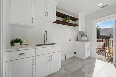 2111 S Bronson Ave, Los Angeles, CA 90018 - Photo 21