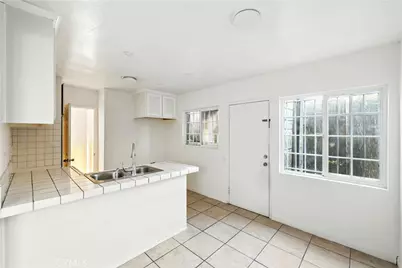 9430 Parmelee Avenue, Los Angeles, CA 90002 - Photo 9