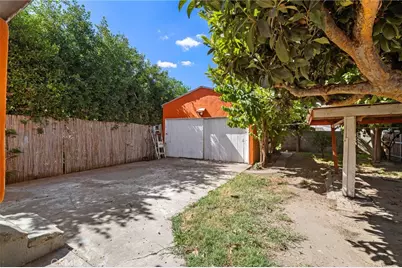 5951 S Van Ness, Los Angeles, CA 90047 - Photo 25