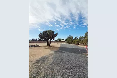 10375 Lilac, Oak Hills, CA 92344 - Photo 5