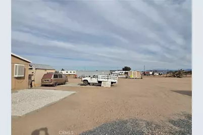 10375 Lilac, Oak Hills, CA 92344 - Photo 9