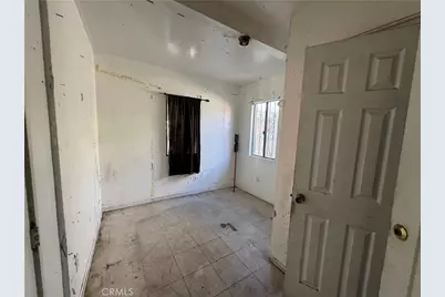 8511 Maie, Los Angeles, CA 90001 - Photo 13