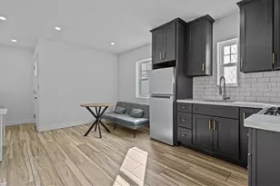 715 W 104th St, Los Angeles, CA 90044 - Photo 17