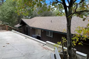 24924 Saxon Dr, Crestline, CA 92325 - Photo 9