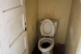 8411 S San Pedro, Los Angeles, CA 90003 - Photo 7