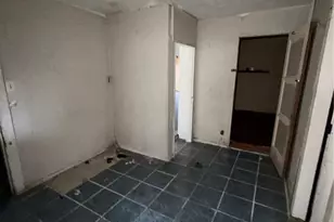 8411 S San Pedro, Los Angeles, CA 90003 - Photo 11