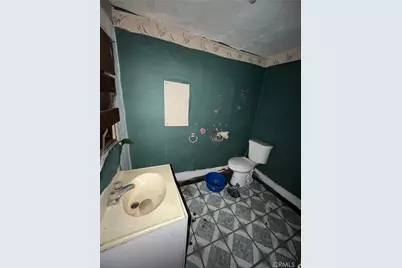 8411 S San Pedro, Los Angeles, CA 90003 - Photo 11