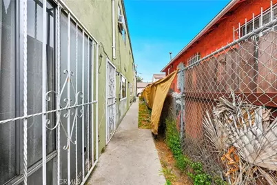 11251 State, Lynwood, CA 90262 - Photo 5