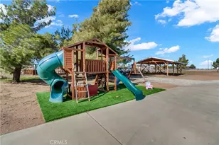 9888 Trinity, Oak Hills, CA 92344 - Photo 43