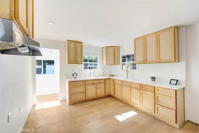 230 E 75th Street, Los Angeles, CA 90003 - Photo 3
