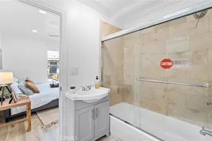 426 W 63rd, Los Angeles, CA 90003 - Photo 9