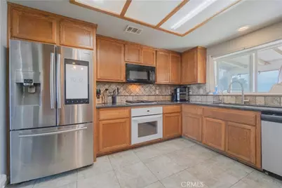 16271 Nisqualli, Victorville, CA 92395 - Photo 9