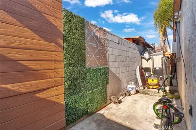 4610 Leonis, Commerce, CA 90040 - Photo 23