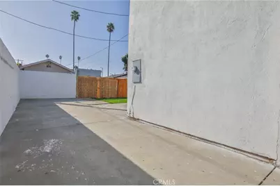 430 W 64th Street, Los Angeles, CA 90003 - Photo 29