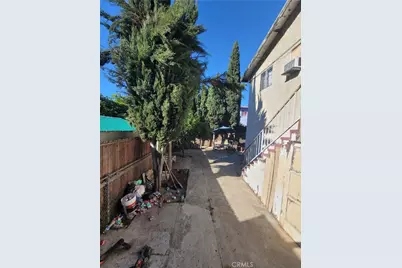 1757 S New England, Los Angeles, CA 90006 - Photo 11