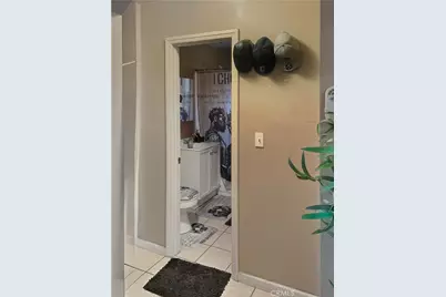 915 W Gage, Los Angeles, CA 90044 - Photo 23