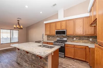 17648 Park Plaza Court, Victorville, CA 92395 - Photo 9