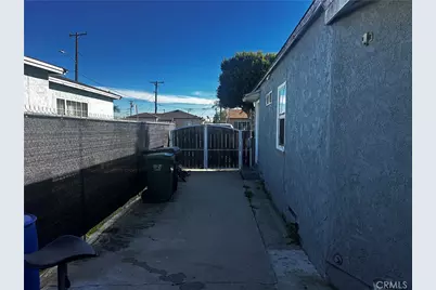 2109 N Bahama, Los Angeles, CA 90059 - Photo 9