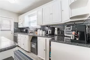 15705 Hayter Ave, Paramount, CA 90723 - Photo 17