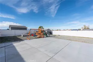 21044 Wisteria, Apple Valley, CA 92308 - Photo 33