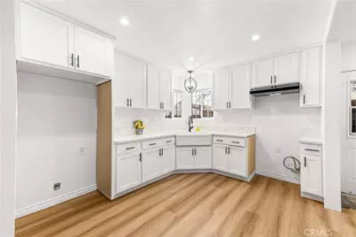 8109 Antwerp Street, Los Angeles, CA 90001 - Photo 9