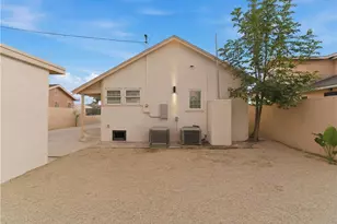 1111 W 98th St, Los Angeles, CA 90044 - Photo 31