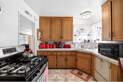 11803 Chanera Avenue, Hawthorne, CA 90250 - Photo 13