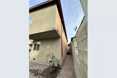 1737 W 37th Street, Los Angeles, CA 90018 - Photo 5