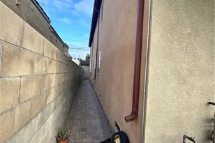 1743 W 37th St, Los Angeles, CA 90018 - Photo 9