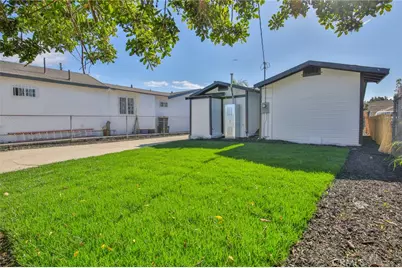 1335 W 68th, Los Angeles, CA 90044 - Photo 29