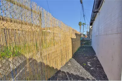 10515 S Main, Los Angeles, CA 90003 - Photo 33