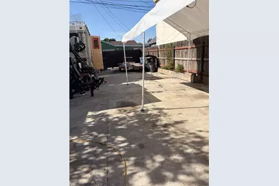 8637 Holmes, Los Angeles, CA 90002 - Photo 13