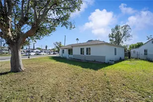 8326 Greenpoint, Riverside, CA 92503 - Photo 3