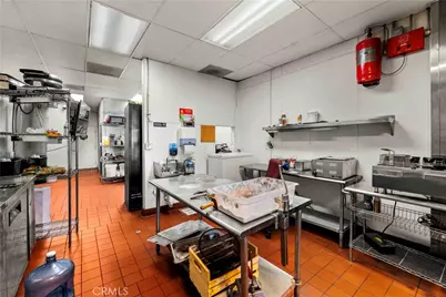 565 S Knott Ave, Anaheim, CA 92804 - Photo 9