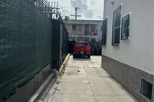 512 W 41st Pl, Los Angeles, CA 90037 - Photo 3