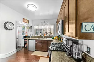 512 W 41st Pl, Los Angeles, CA 90037 - Photo 13