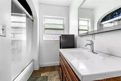 512 W 41st Place, Los Angeles, CA 90037 - Photo 25