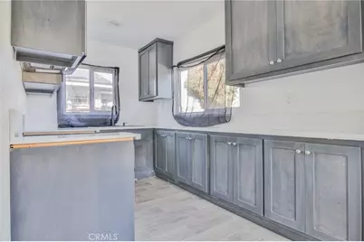 430 W 64th Street, Los Angeles, CA 90003 - Photo 15