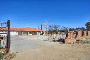 11077 Valle Vista Rd, Phelan, CA 92371 - Photo 1