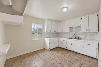 16516 E Street, Victorville, CA 92395 - Photo 11