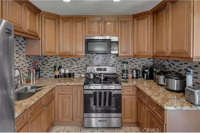 21931 Violeta Avenue, Hawaiian Gardens, CA 90716 - Photo 11