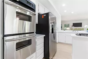 28360 Easton Ln, Saugus, CA 91350 - Photo 17